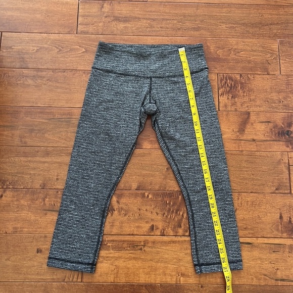 Lululemon Wunder Under Luon Variegated Knit Black 
Heathered Sizr 6 Crop - Picture 5 of 13